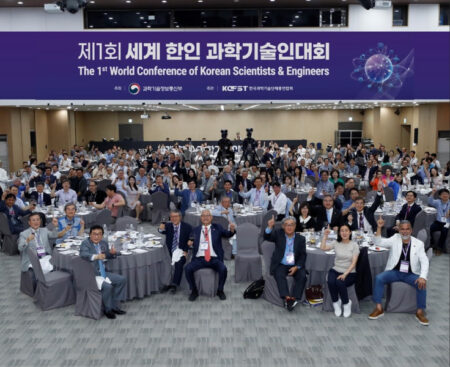 Optosurgical pitches at the World K-Startup Forum at The 1st World Congress of Korean Scientists & Engineers